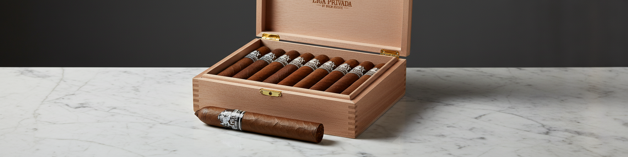Liga No. 9 Oscuro Corona Doble